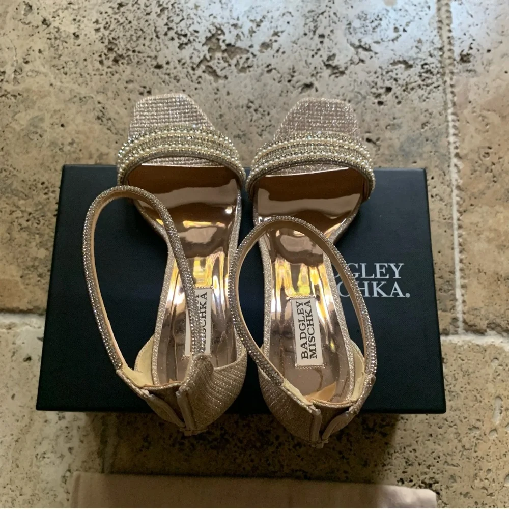 Badgley Mischka Kameryn Pale Gold Sandal Heel 9.5 Block